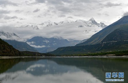 西藏林芝：水墨南迦巴瓦峰