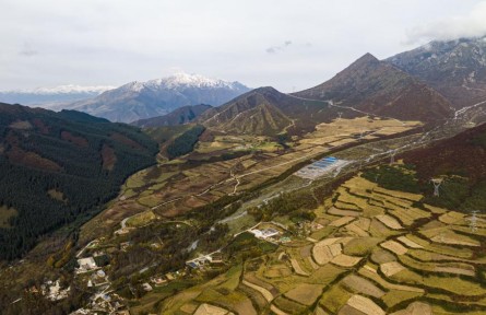 “后進(jìn)村”變身“打卡地” ——青海省貴德縣關(guān)加村繪出鄉(xiāng)村振興新圖景