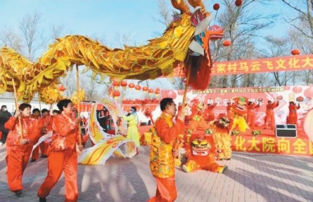 遼寧百臺農民春節(jié)晚會接續(xù)上演：“村晚”搭臺 唱響鄉(xiāng)村振興曲